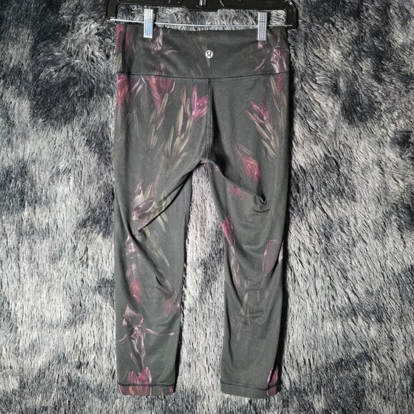 Lululemon Women’s Floral Capri Crop Leggings Black Pink Estimated Size 4 - Picture 5 of 9